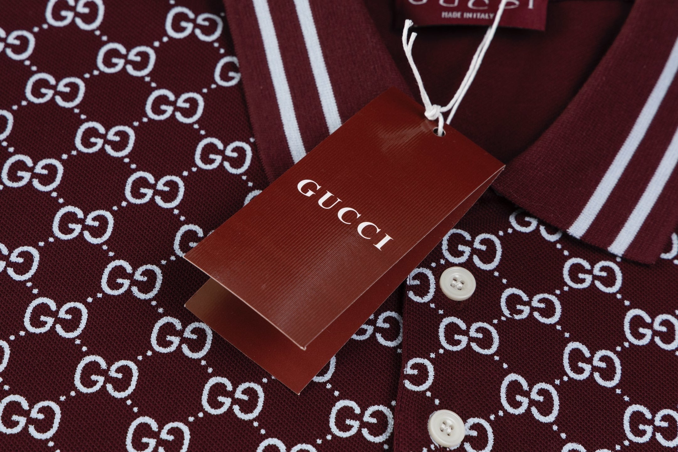 Gucci T-shirt with a collar