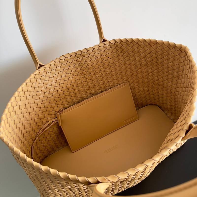 Bottega Veneta Medium Intreccio Leather Bag Tote